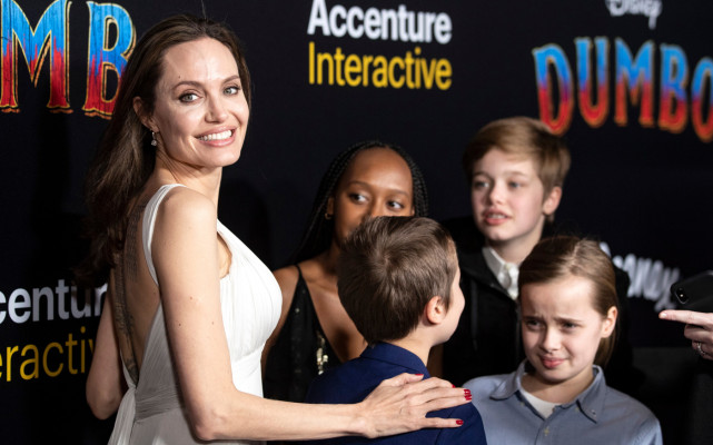 Angelina Jolie pic #1152132