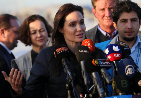 Angelina Jolie pic #790059