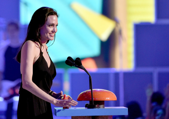 Angelina Jolie pic #799915