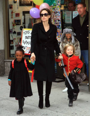 photo 14 in Angelina Jolie gallery [id439086] 2011-11-22 00:00:00