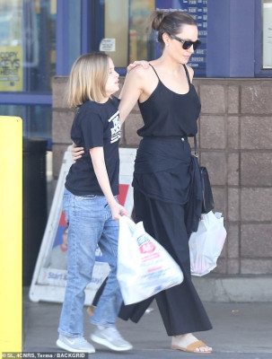 Angelina Jolie pic #1194984