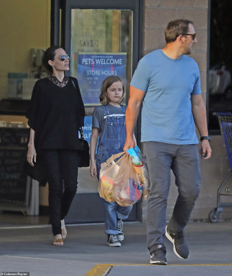 Angelina Jolie pic #1180180
