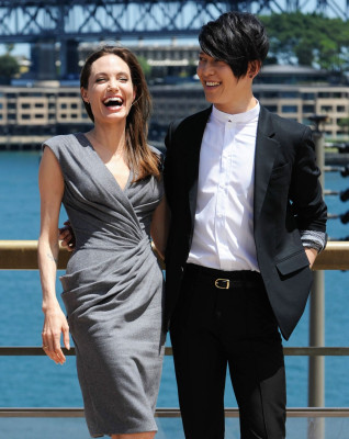 Angelina Jolie pic #774064