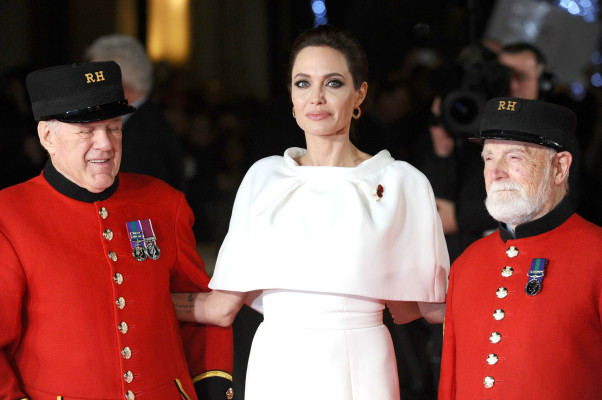 Angelina Jolie pic #776223