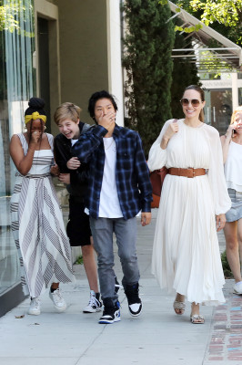 Angelina Jolie pic #1217049