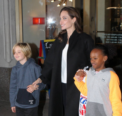 Angelina Jolie pic #775214