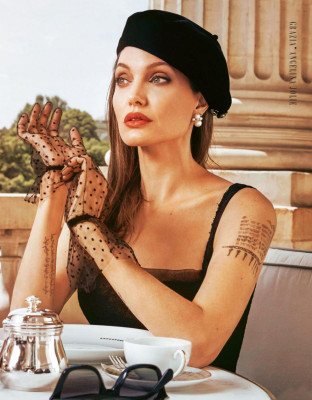 Angelina Jolie – Grazia Italy 10/03/2019 Issue