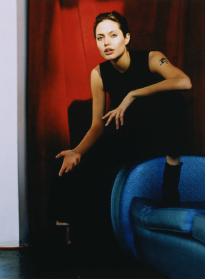 Angelina Jolie pic #411155