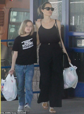 Angelina Jolie pic #1194987