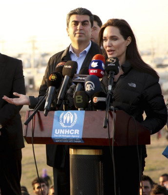 Angelina Jolie pic #790039