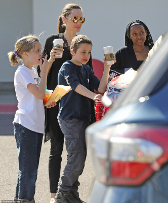 Angelina Jolie pic #1180181