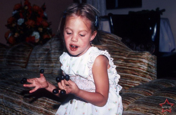 Angelina Jolie pic #211641