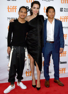 Angelina Jolie pic #995123