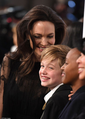 Angelina Jolie pic #1029578