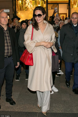 Angelina Jolie pic #1036354