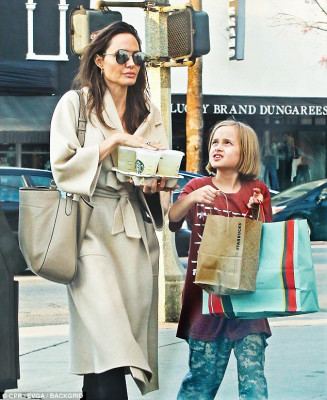 Angelina Jolie pic #1053671