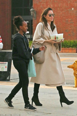 Angelina Jolie pic #1053670