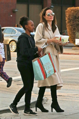 Angelina Jolie pic #1053669
