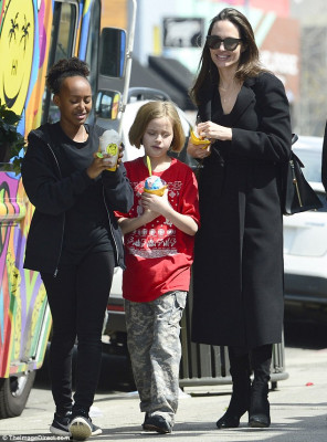 Angelina Jolie pic #1055485