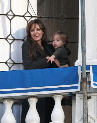 photo 20 in Angelina Jolie gallery [id438379] 2011-11-21 00:00:00