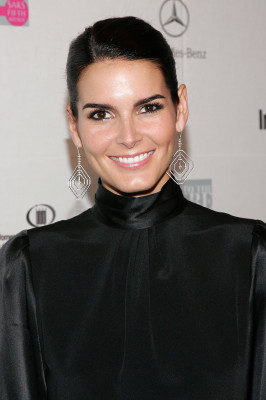 Angie Harmon pic #225306