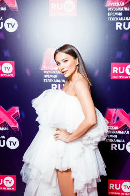 Ани Лорак - Премия Ru.TV 2019 - красная дорожка