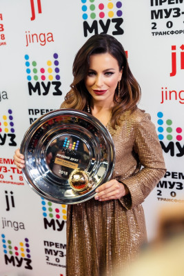 Ани Лорак - премия МУЗ Тв 2018 - с наградой