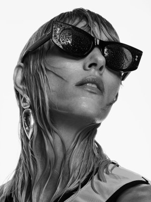 Anja Rubik ~ V141 Spring 2023 issue 