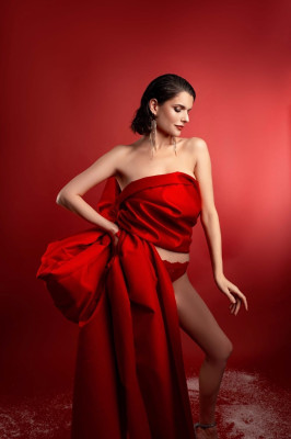 Anna Azarova by Juliana Golovinova