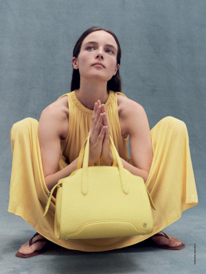 Anna de Rijk ~ Elle Italia 03.2022 by Kristijan Vojinovic