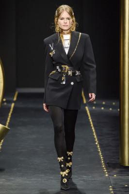 Anna Ewers - Versace Autumn/Winter 2019 Fashion Show in Milan