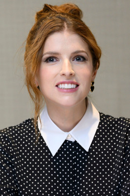 Anna Kendrick – “Trolls World Tour” Photocall in Glendale