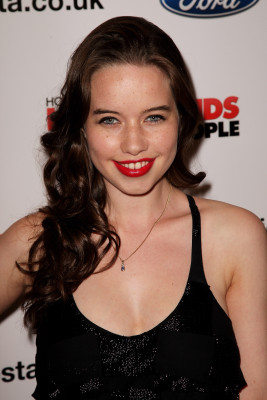 photo 13 in Anna Popplewell gallery [id343809] 2011-01-19 00:00:00