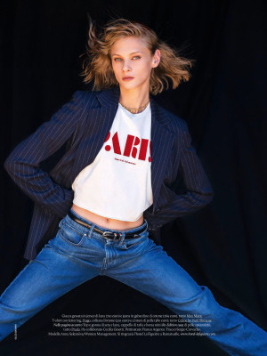Anna Selezneva ~ Elle Italia N.34 17.09.2022 by Gilles Bensimon