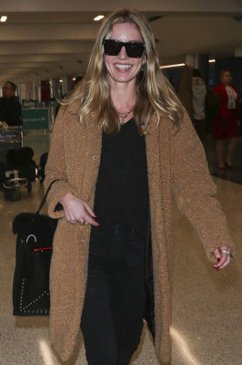 Annabelle Wallis - LAX 12/14/2018