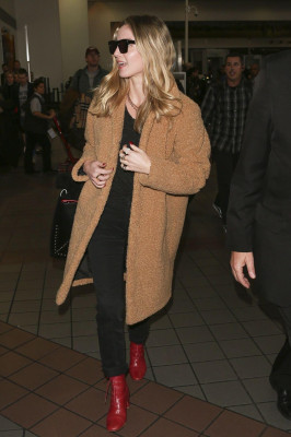 Annabelle Wallis - LAX 12/14/2018
