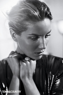 Annabelle Wallis - Town&amp;Country Magazine May 2017