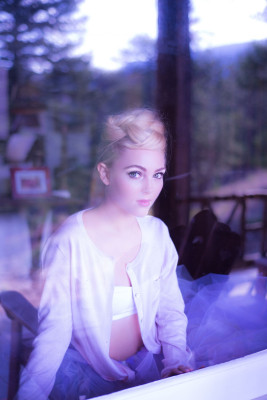 ANNASOPHIA ROBB for Status Magazine, April 2013