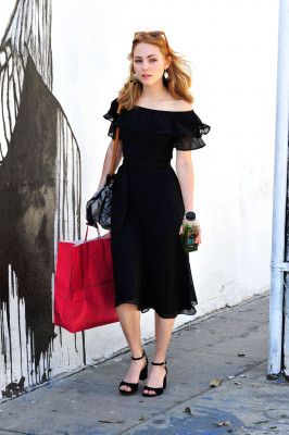 AnnaSophia Robb Looks Chic – Having Some Retail Therapy in LA