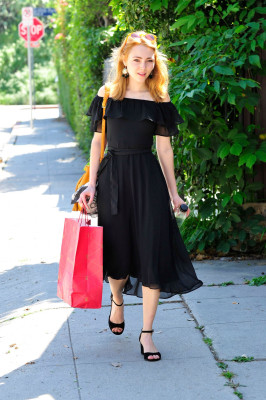 AnnaSophia Robb Looks Chic – Having Some Retail Therapy in LA