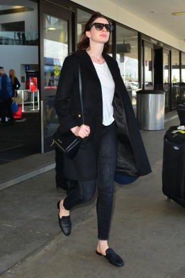 Anne Hathaway - Out in New York