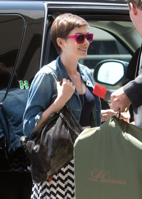 photo 18 in Anne Hathaway gallery [id544099] 2012-08-04 00:00:00