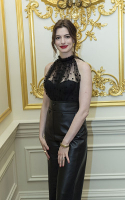 Anne Hathaway – “The Hustle” Press Conference in NYC