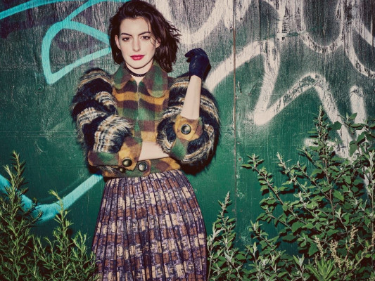 Anne Hathaway pic #829585