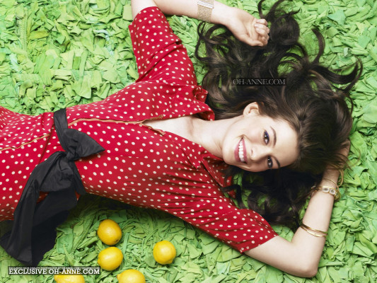 photo 12 in Anne Hathaway gallery [id197291] 2009-10-15 00:00:00