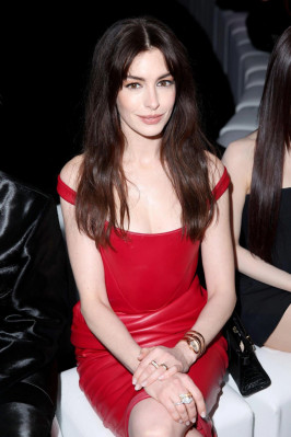 Anne Hathaway - Versace Fashion Show during Milan Fashion Week, 02/23/24