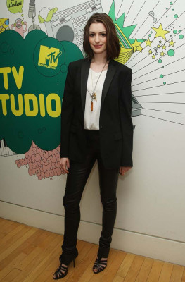 Anne Hathaway pic #155385