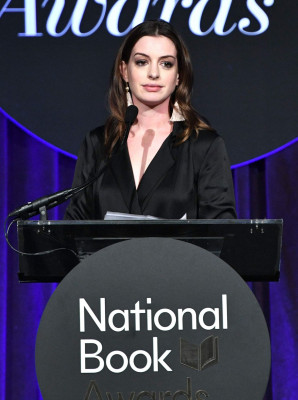 Anne Hathaway – National Book Awards 2017 in New York City