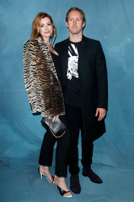Anne Hathaway-Givenchy show,Paris Fashion Week