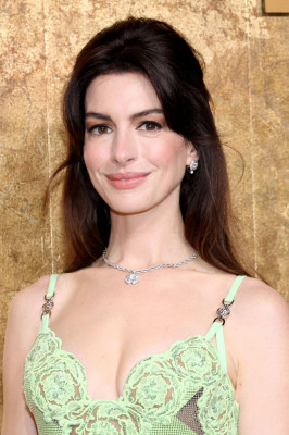Anne Hathaway at Clooney Foundation for Justice’s The Albies in New York 09/28/2